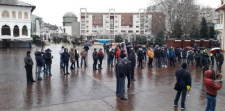 CEO, fără buget şi cu protestatarii la uşă. Scandal în comisia de negociere