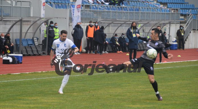 Pandurii a remizat cu liderul