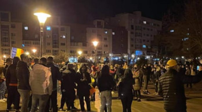 Zeci de amenzi pentru tinerii protestatari de la Târgu-Jiu