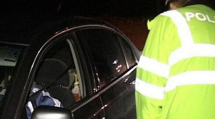 Tânăr prins băut și fără declarație