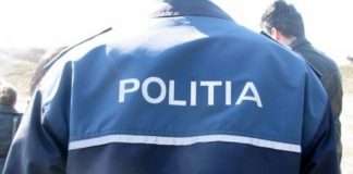 Pistol găsit la o unitate comercială din Fărcășești. Sancțiuni, dar și obiecte ridicate de polițiști