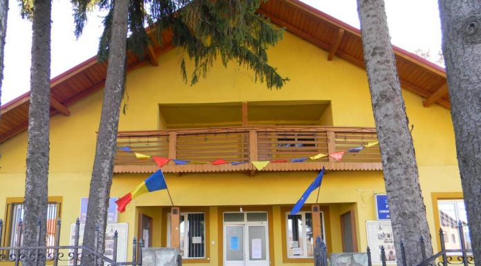 Locuitorii a două străzi din Bumbești-Pițic, lăsați fără curent