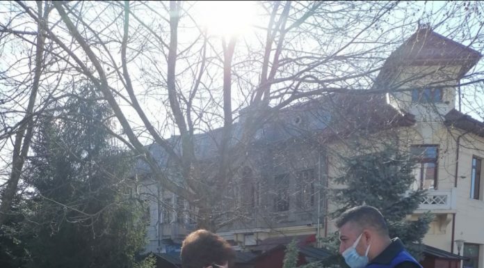 Membrii USR au distribuit sute de flori și mărțișoare în centrul municipiului