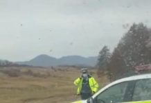 VIDEO: Polițist amenințat cu moartea