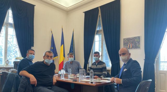 Protestatarii s-au întâlnit cu europarlamentarul Rareș Bogdan