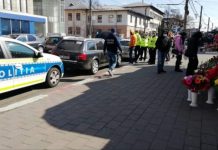 Video: Mașină de transport colete și persoane, cu numere de Germania, oprită de două echipaje de poliție, în centrul municipiului