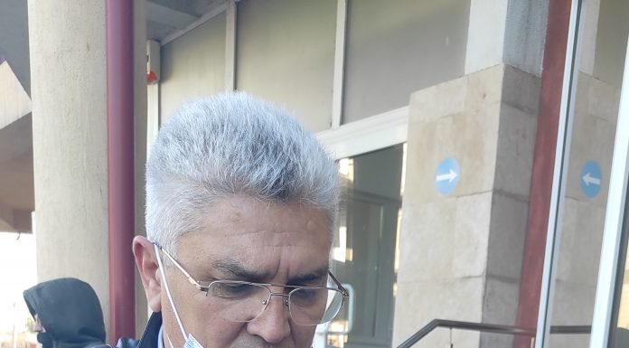 Grevă foamei! Peste 250 de salariați CEO, protest în fața companiei