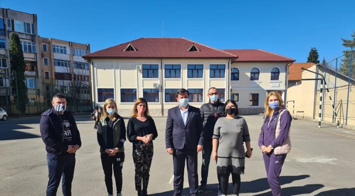 Bază sportivă nouă, la o școală din Târgu-Jiu