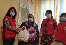 Pachete cu produse de igienă pentru sute de familii din Gorj