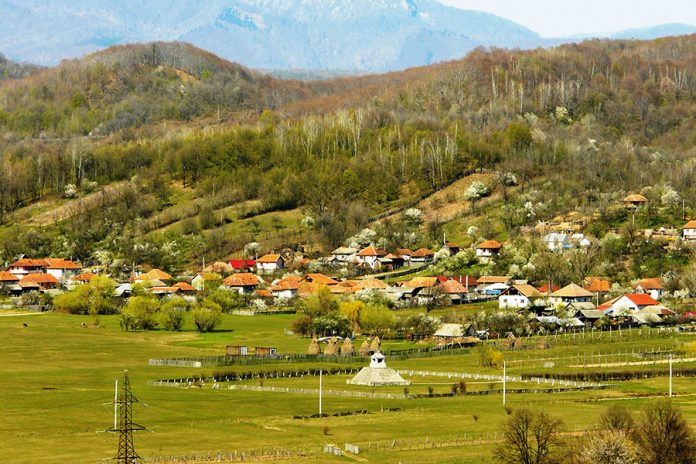 O firmă din Brașov face strategia de dezvoltare a comunei Padeș