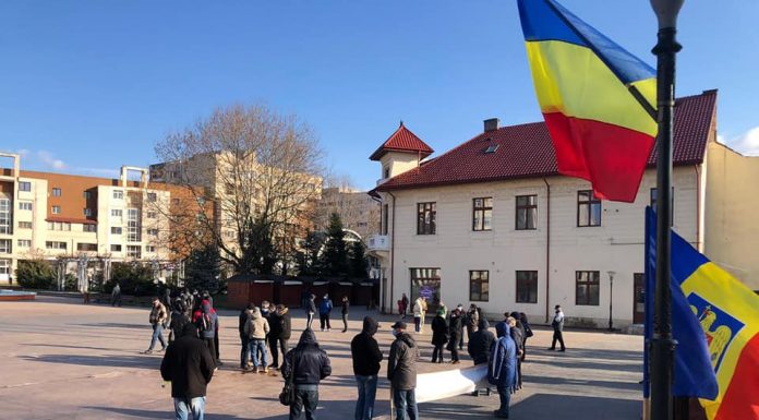 A opta săptămână de proteste în Piața Prefecturii. „Ne-au amăgit!”