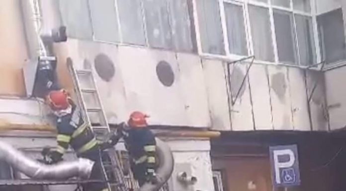 Video: Coșul montat ilegal la Pizzeria Via Vai a luat foc! Localnicii afectați, nebăgați în seamă