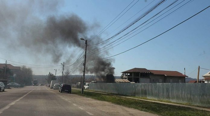 Deșeuri arse necontrolat în Motru, cetățeni nemulțumiți