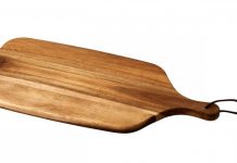 Bătută cu tocătorul de lemn. A scăpat cu avertisment!