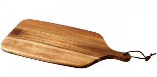 Bătută cu tocătorul de lemn. A scăpat cu avertisment!