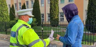 Zeci de amenzi pentru nepurtarea măştii