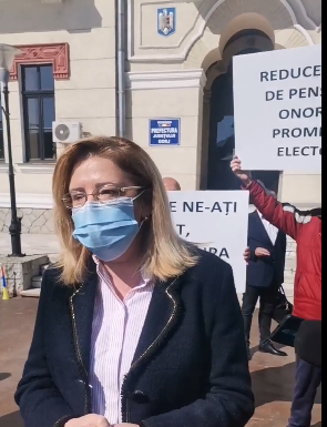 Corina Creţu, de vorbă cu protestatarii CEO. Ce gafă a făcut!