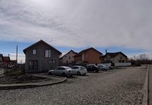 Se trage asfalt în cartierul de case de pe Narciselor