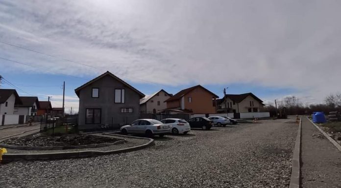 Se trage asfalt în cartierul de case de pe Narciselor