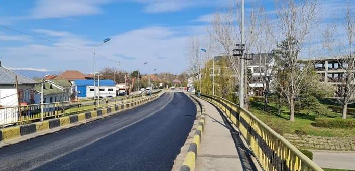 Se reia circulația pe pasarelă!