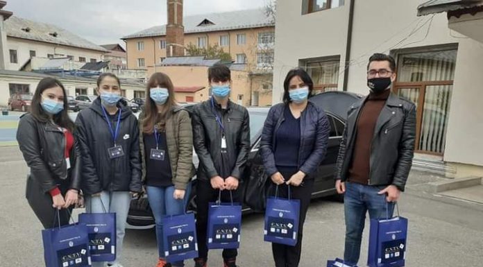 Calculatoare recondiționate de elevi de la CNTV, dăruite Școlii Gimnaziale Cătunele