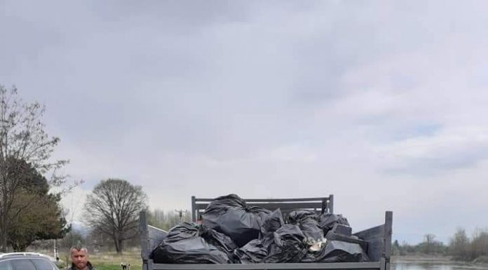 Doua camioane cu gunoi adunat de AJVPS din zona Vădeni