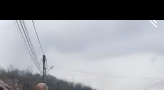 Accident rutier la Peșteana Jiu! Mașină, în șanț