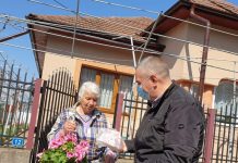 O motreancă de 81 de ani a primit o diplomă de excelență de la primarul Morega