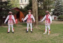 Statui vivante și mini-spectacol de dansuri populare, în centrul municipiului Târgu Jiu