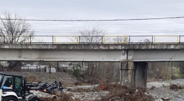 Albiile râurilor, curățate de angajații SGA Gorj