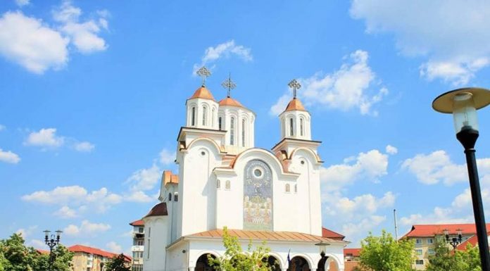 Polițiștii locali împart Sfintele Paști, la Motru