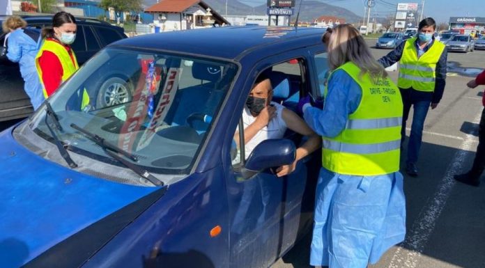 Vaccinare direct din maşină!