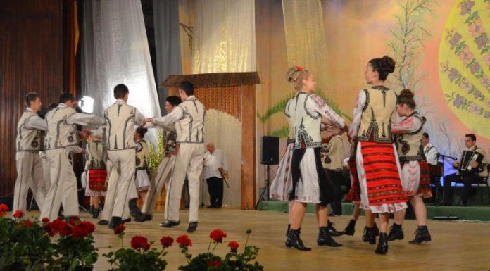 23 de ansambluri, din trei județe, la Festivalul Jocului și Portului Popular pentru Tineret ,,Memorial Liviu Dafinescu”