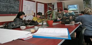 Se caută cadre didactice în vederea constituirii grupurilor de lucru pentru elaborarea curriculumului pentru învățământul liceal și învățământul profesional și tehnic