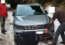 Maşină blocată pe Sohodol, intervenţie a jandarmilor montani!