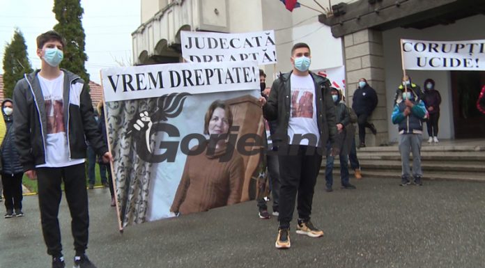 Protest la Novaci împotriva unui magistrat cu funcție de conducere!