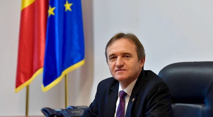 Deputatul Mihai Weber «îmbracă» Ia românească şi uită de numele lui Constantin BRÂNCUŞI?
