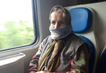 O pensionară din Turburea trăiește fără curent de peste 15 ani! Are nevoie de ajutor