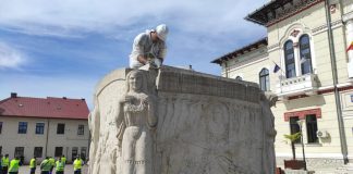 Lucrări de restaurare la Mausoleul din Piața Prefecturii