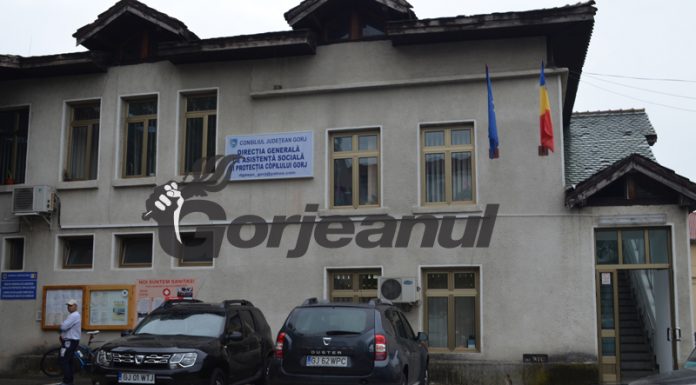 O școală din Drăgotești, un ONG și trei centre ale DGASPC Gorj, dotate cu calculatoare, prin programul ,,Dăm click pe România”