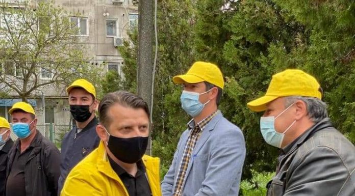 Parlamentarii și primari PNL, la centrul de vaccinare de la Rovinari