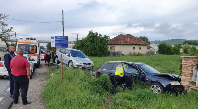 Accident cu o victimă pe Calea Severinului! A intrat cu mașina în gard