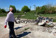 Primăria Scoarța, închisă pentru mai multe zile! Salariații – la adunat de gunoaie!