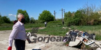 Primăria Scoarța, închisă pentru mai multe zile! Salariații – la adunat de gunoaie!