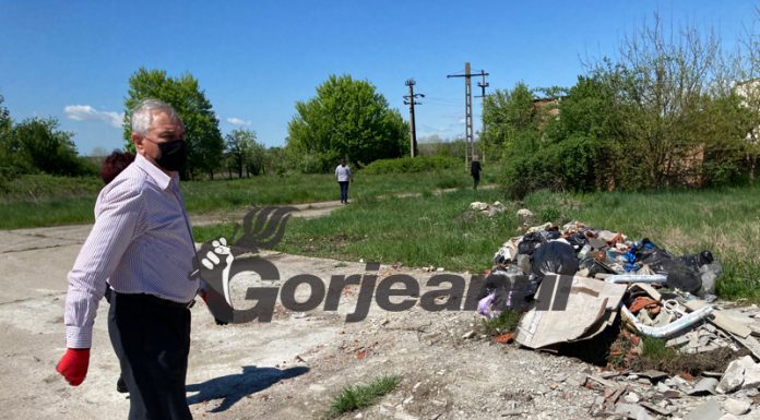 Primăria Scoarța, închisă pentru mai multe zile! Salariații – la adunat de gunoaie!