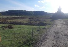 VIDEO: Lucrări haotice sau deloc, la monumentul de la Padeș și la Căminul Cultural!