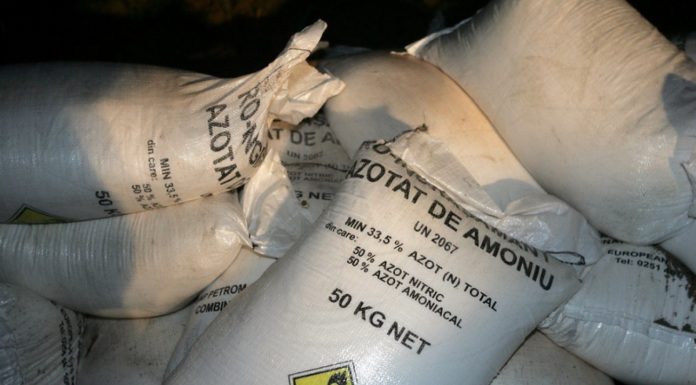 Tone de azotat de amoniu, depozitate necorespunzător. Poliția a întocmit dosar penal!