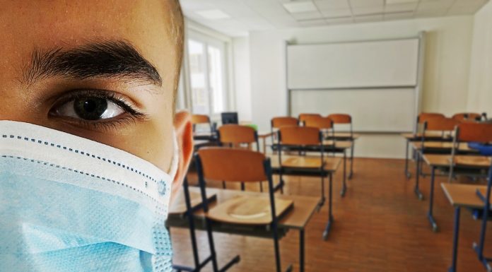 Un elev de clasa a VII-a de la o școală din Târgu Jiu a dat cu capul de un calorifer