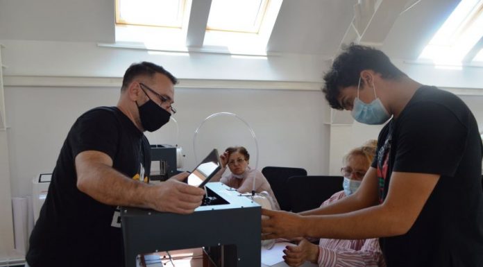 Donație pentru două cluburi CODE Kids din Gorj