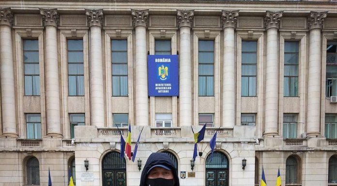 Ministrul Bode l-a găsit pe poliţistul gorjean Feroiu în greva foamei şi l-a lăsat tot aşa